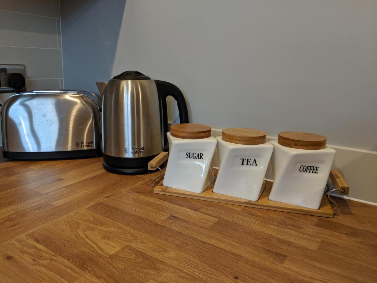 Crown Meadow - 4 Bedroom House - Heathrow - Excellentstays コルンブルック エクステリア 写真